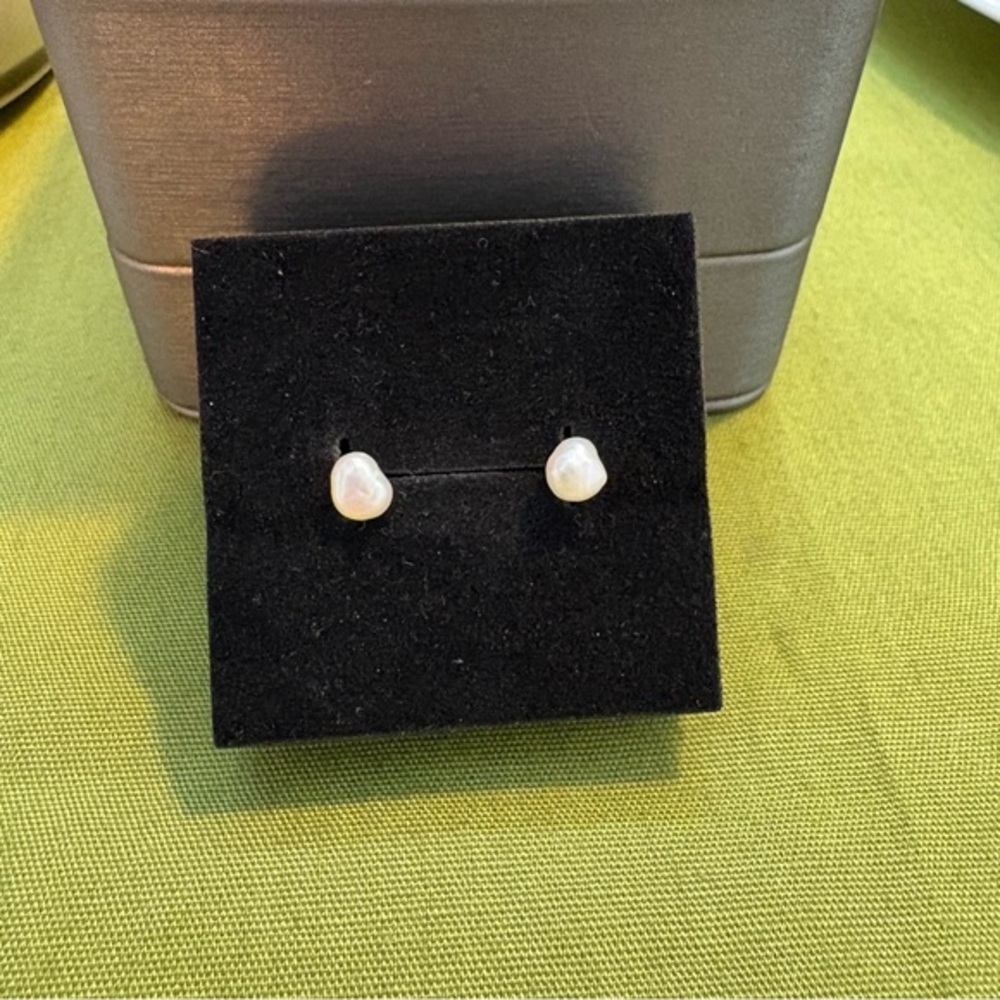 Elegant Freshwater Pearl Stud Earrings